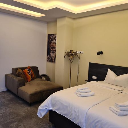3 Monkeys Hotel Щайнфурт Екстериор снимка