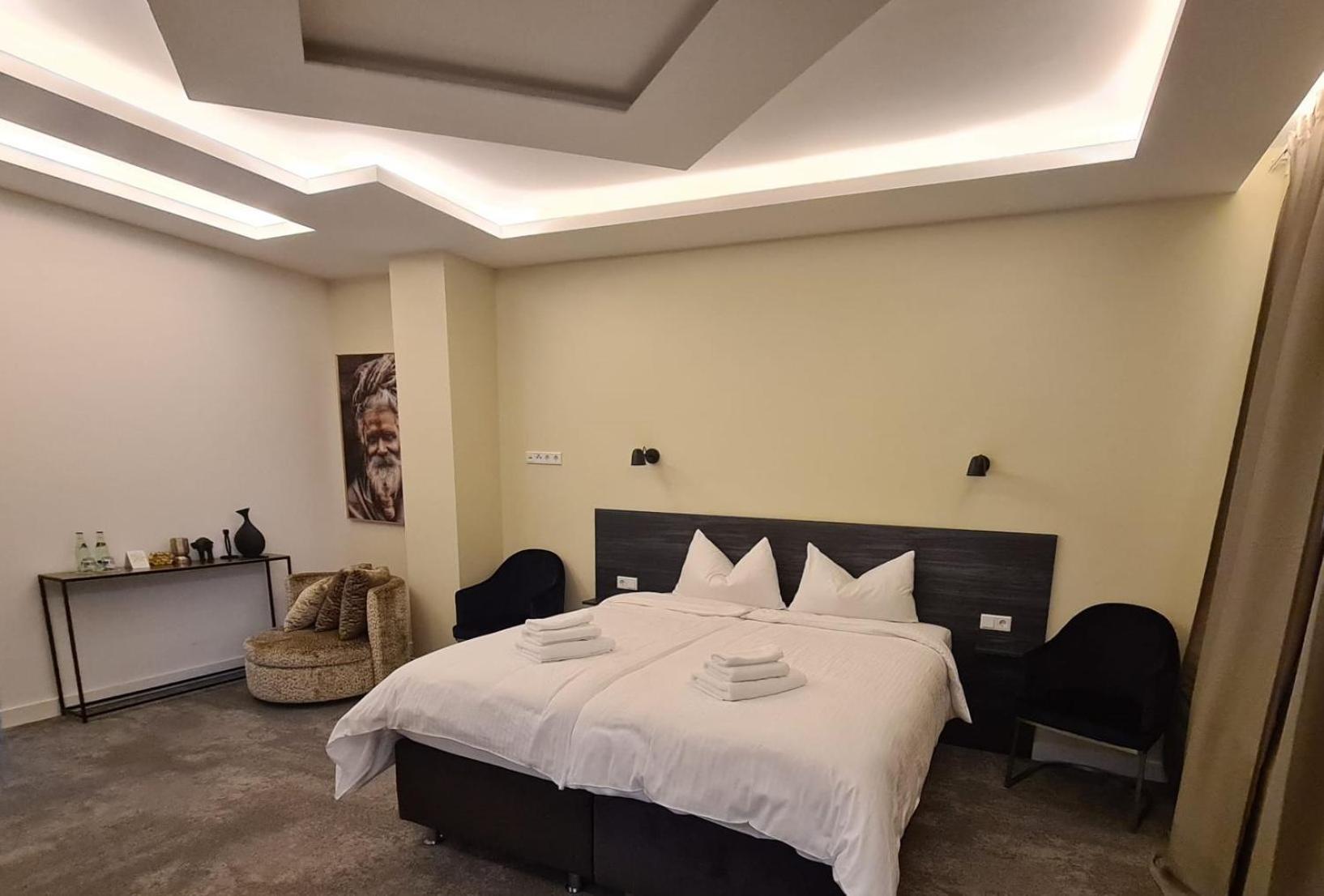 3 Monkeys Hotel Щайнфурт Екстериор снимка