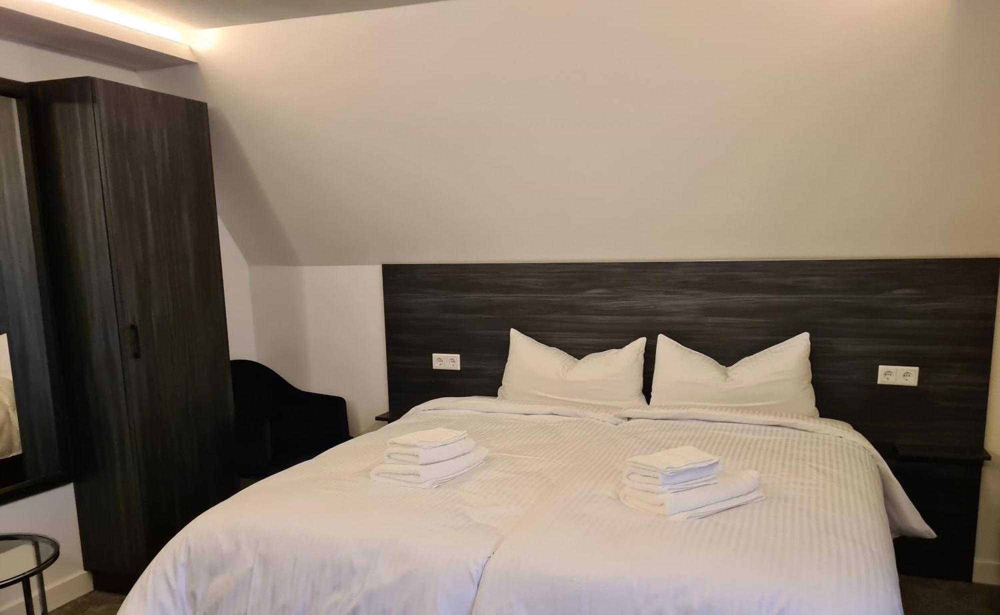 3 Monkeys Hotel Щайнфурт Екстериор снимка