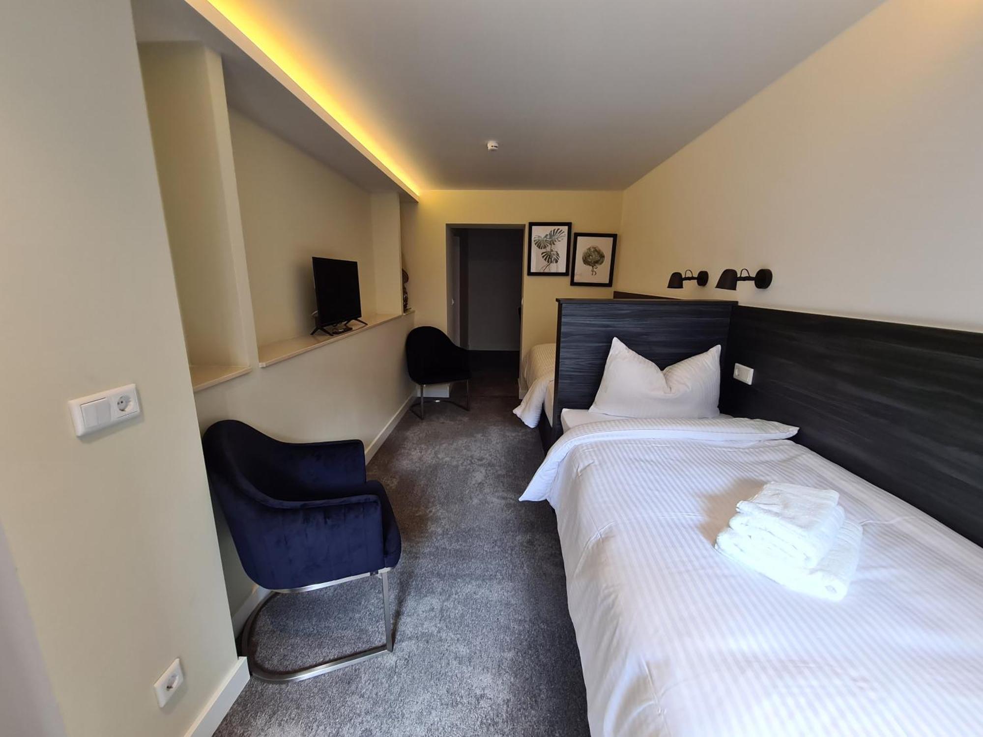 3 Monkeys Hotel Щайнфурт Екстериор снимка