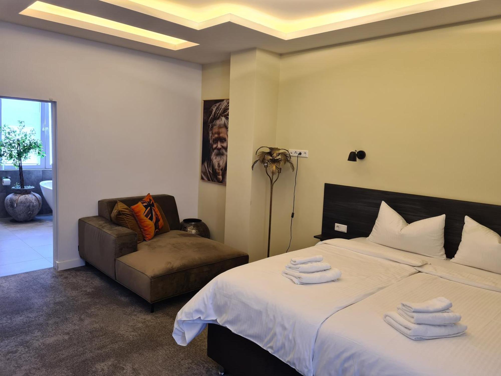 3 Monkeys Hotel Щайнфурт Екстериор снимка