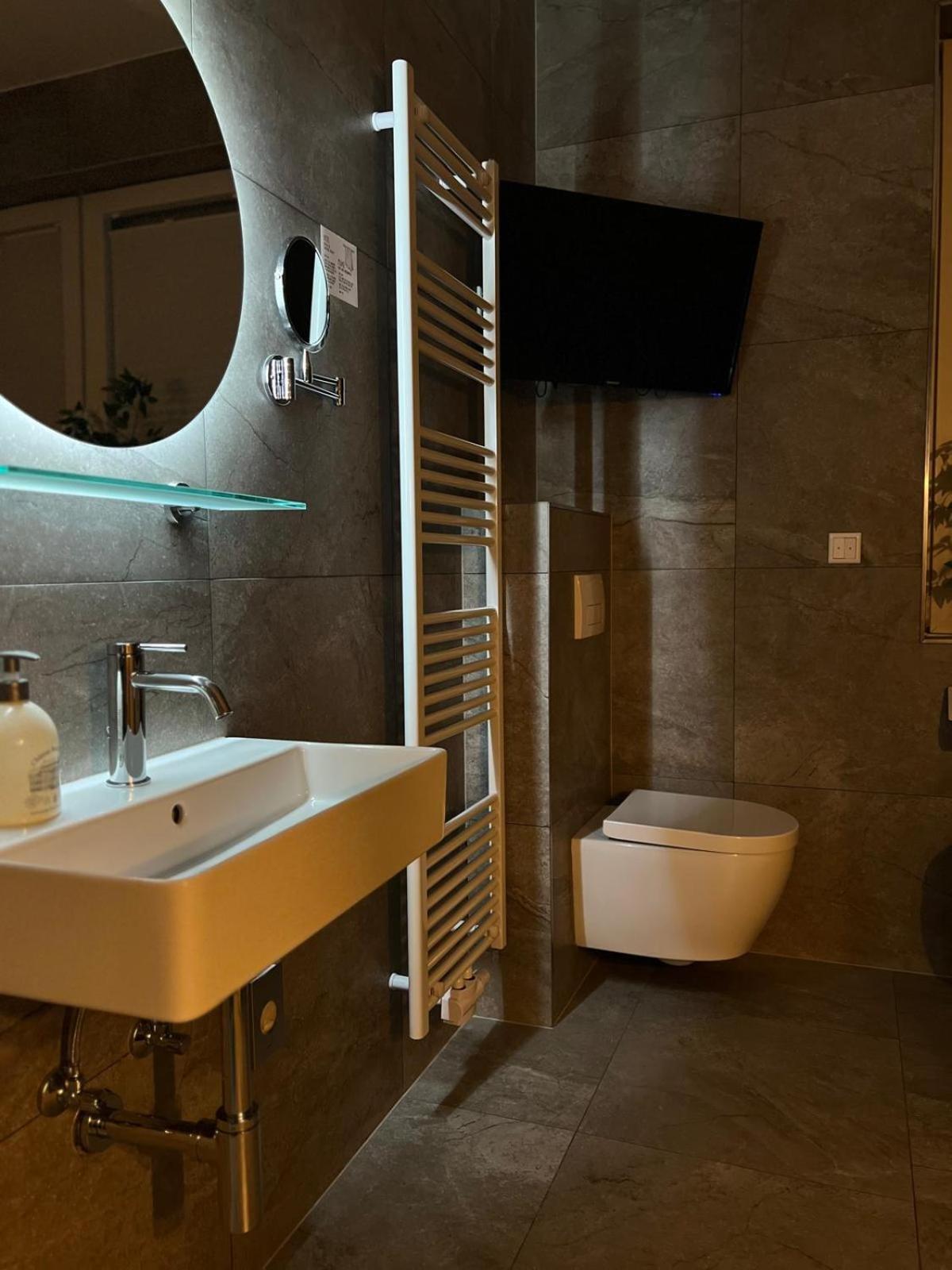 3 Monkeys Hotel Щайнфурт Екстериор снимка